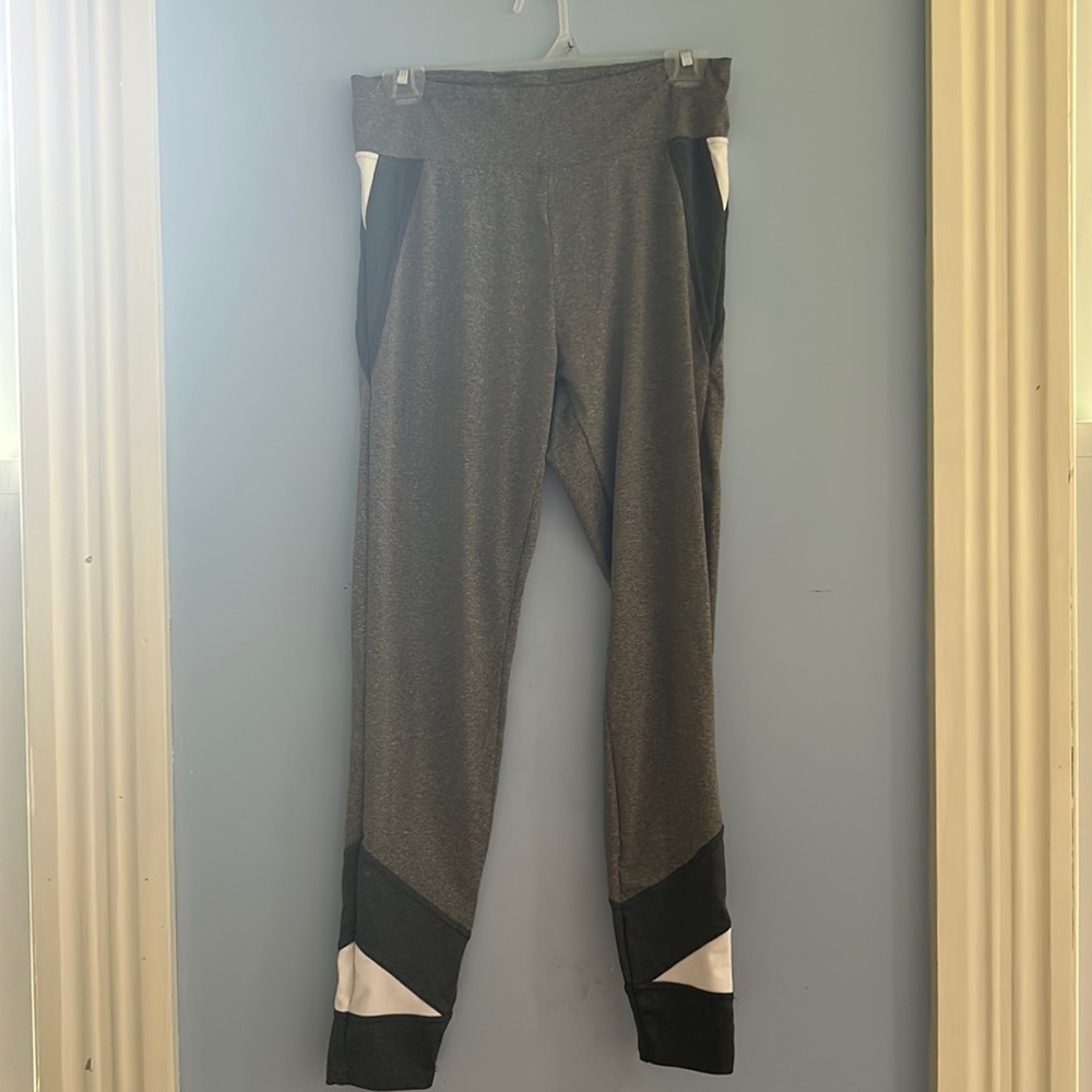 grey leggings